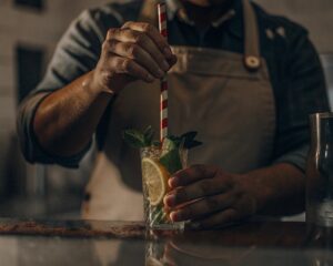 Jak zrobić bezalkoholowe mojito z czarnym bzem?