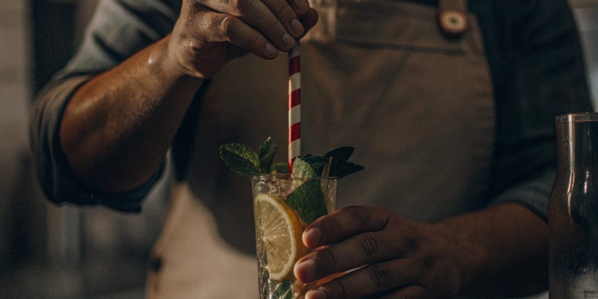 Jak zrobić bezalkoholowe mojito z czarnym bzem?